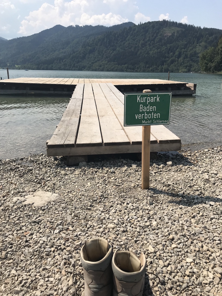 Das Schild wird mich nicht daran hindern, gleich blank zu ziehen.