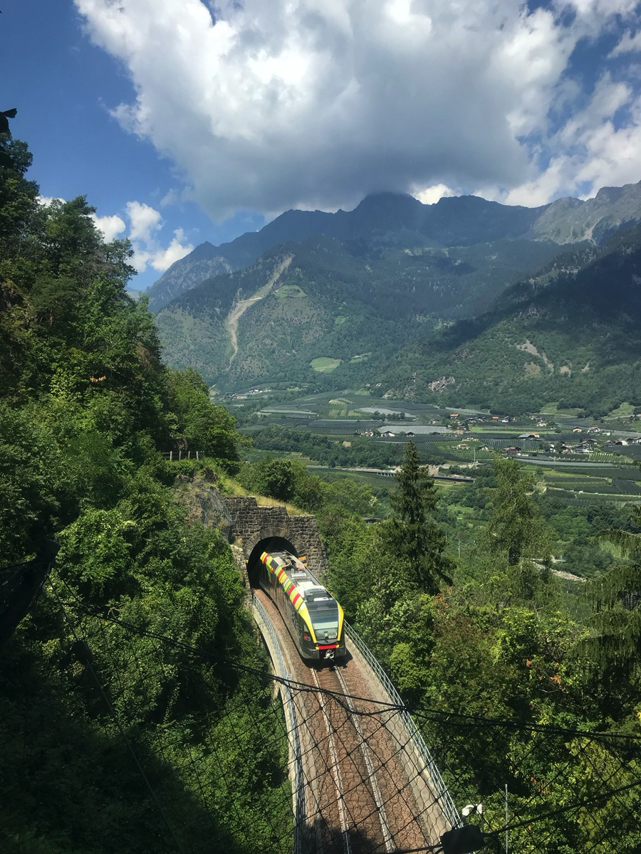 Der Zug ist auch hier das Fortbewegungsmittel der Waal