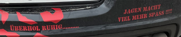 &Uuml;berholvorgang mit Telefonbuch