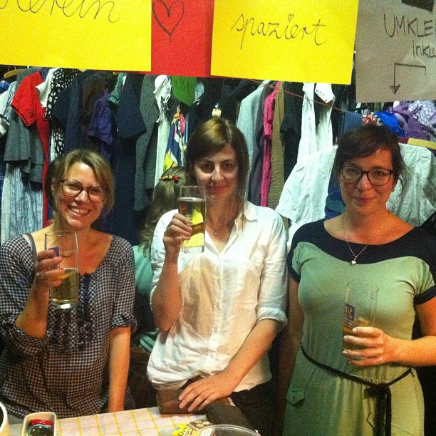 Die drei Damen von der Garderobe