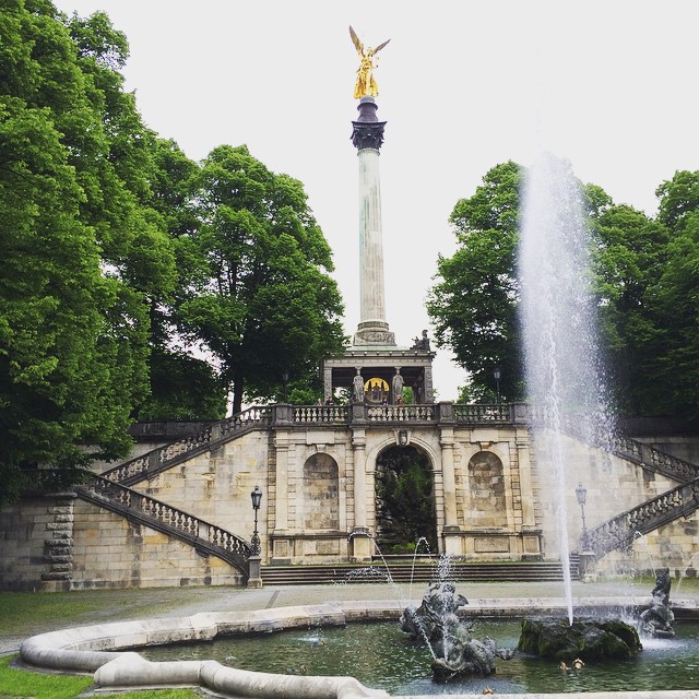 rockym&auml;ssig die Treppen hoch