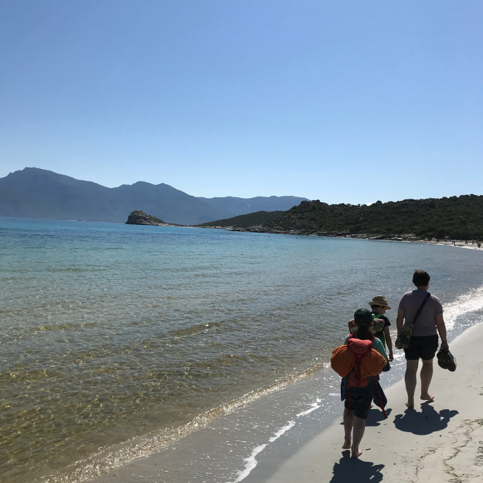 Von Saint-Florent f&auml;hrt man mit dem Boot (erste Fahrt in der Nebensaison um 10:00 mit  @le.popeye) i