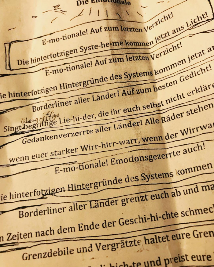 Keine Zeit f&uuml;r Fotos bei @peterlichtofficial . Deshalb nur der vom K&uuml;nstler eigenh&auml;ndig verteilte Wa