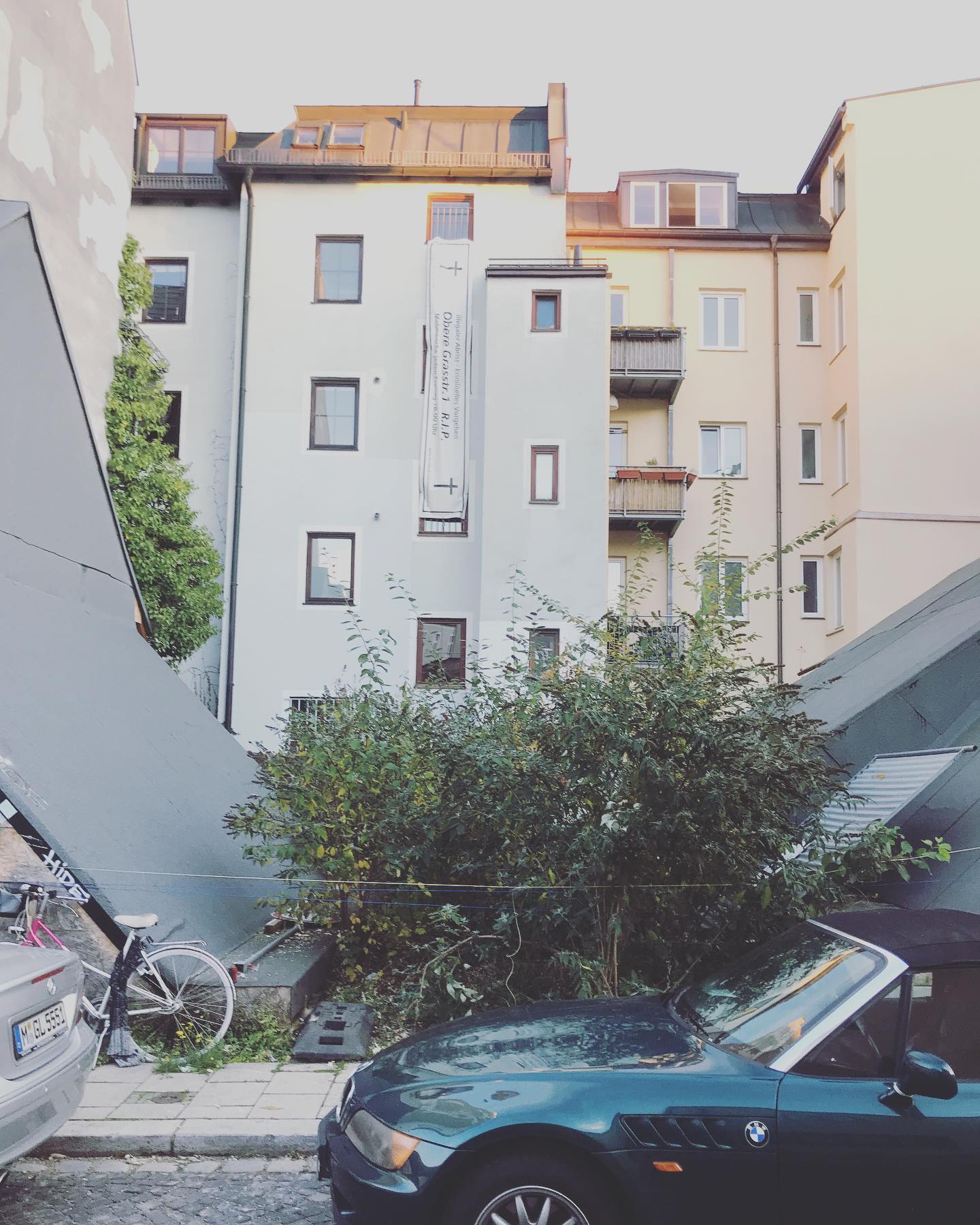 BMW Z3 vor Baul&uuml;cke &bdquo;Uhrmacherh&auml;usl&ldquo;