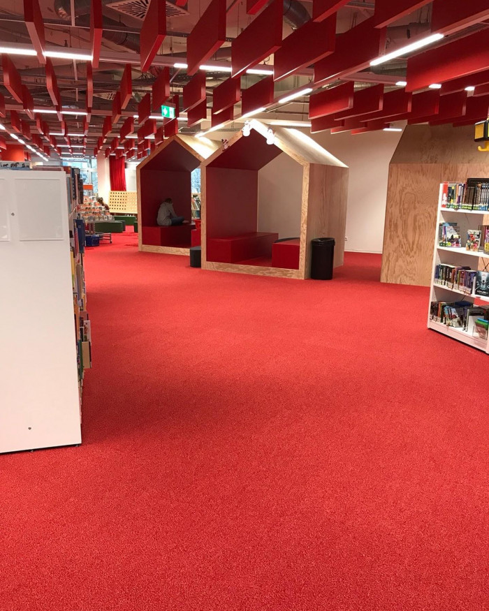 Das neue Interimsquartier der @muenchner_stadtbibliothek im Motorama ist sehr bunt. Mehr Details im