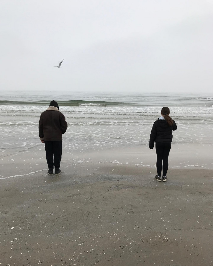 Kopf l&uuml;ften am Meer.