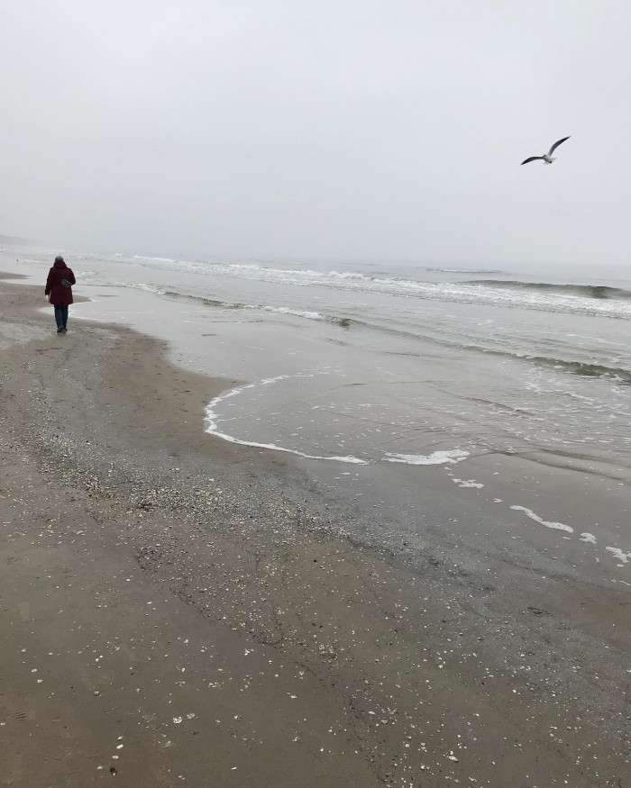 Kopf l&uuml;ften am Meer.