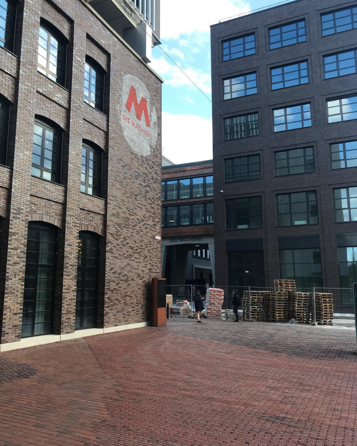 Einmal Spaziergang von meinem letzten Arbeitsplatz zu meinem vor-vorletzten Arbeitsplatz. Berg am La